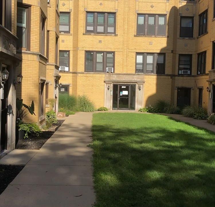 1st image of 3821 N Greenview Ave #2