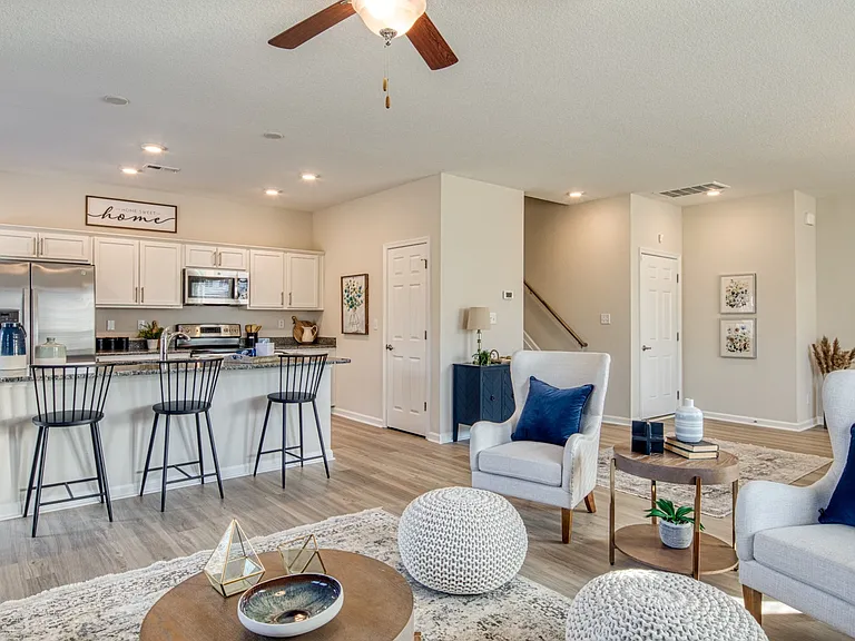 Hillpoint Preserve Townhome Apartments — Photo 41
