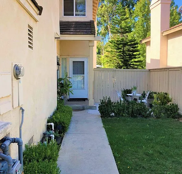 971 S Flintridge Way — Photo 2
