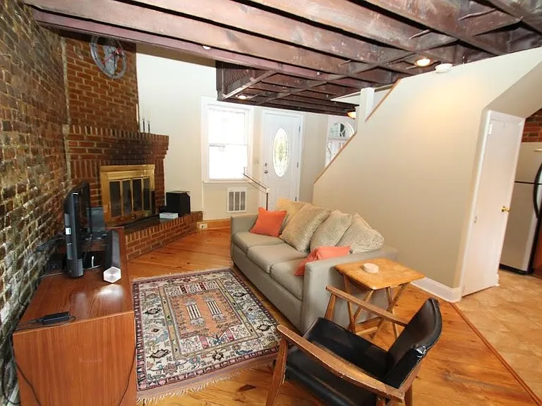 213 1/2 S Alfred St — Photo 4
