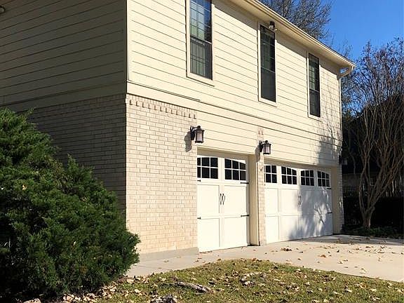 3rd image of 18227 Longmoor Dr
