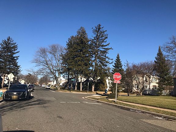 5th image of 615 Wyngate Dr E
