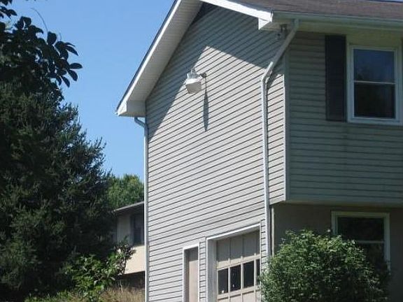 3rd image of 333 Sky Valley Cir