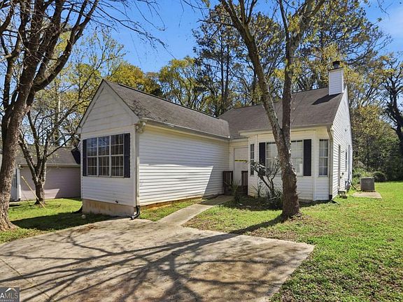 3rd image of 627 Sandys Ln SE