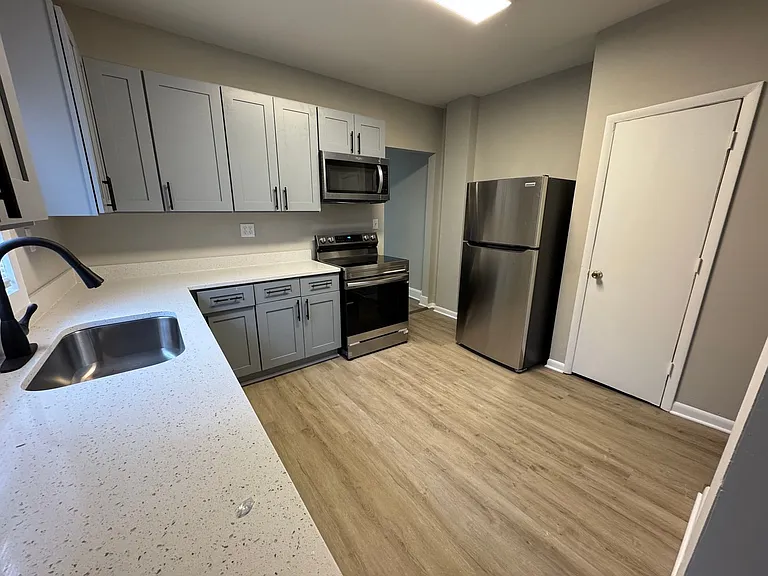1132 N Oxford St — Photo 7