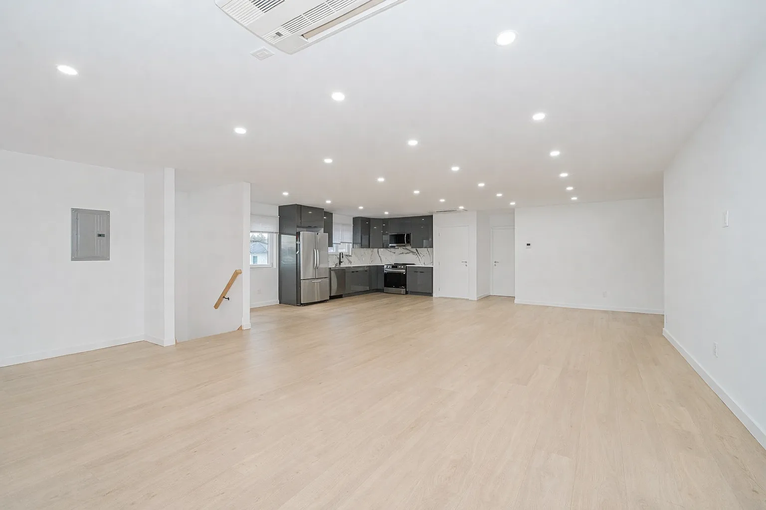 4 bed, 2000 sqft, $3,800 — Photo 1