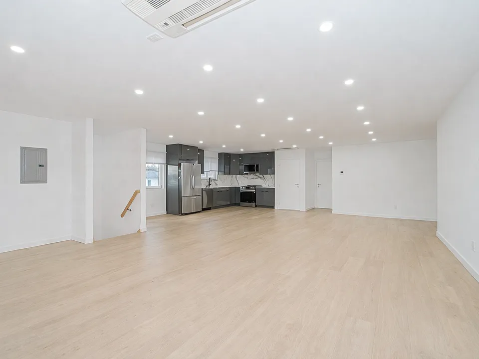 205 Hawthorne Ave #1