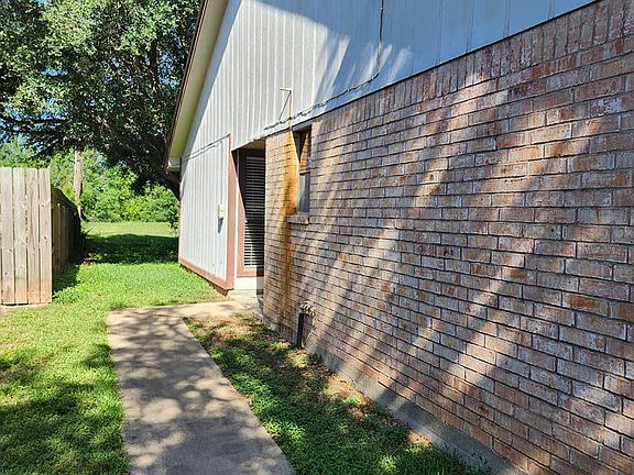 5th image of 804 Live Oak Ave