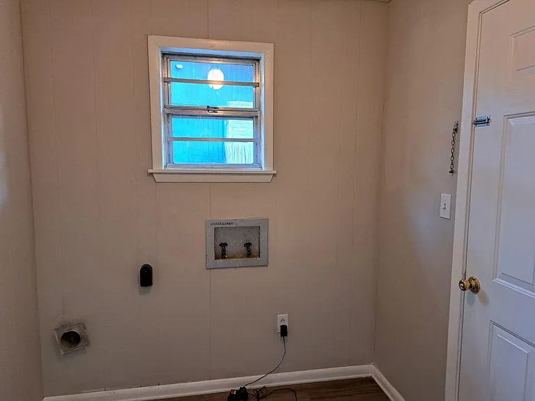 1047 N Preston St — Photo 7