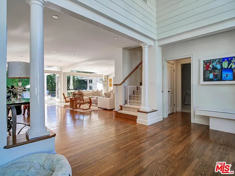 1056 Corsica Dr — Photo 9