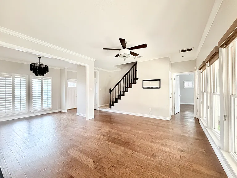 2937 Sweet Briar St — Photo 6