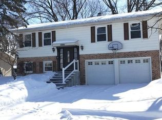 1335 Newcastle Ln, Hoffman Estates, IL 60169