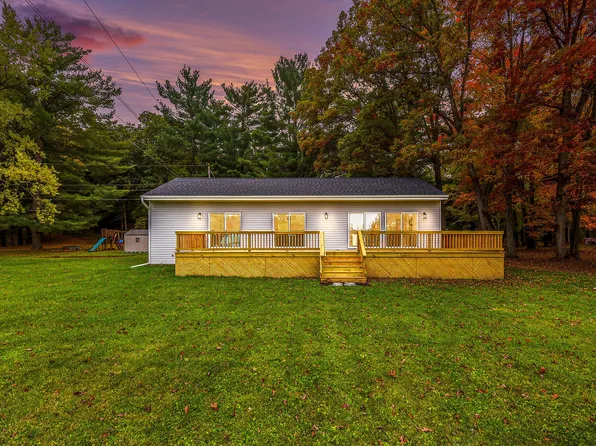 10313 Perch Ln NE, Greenville, MI 48838