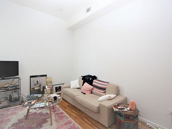 3rd image of 1257 Pacific St #B