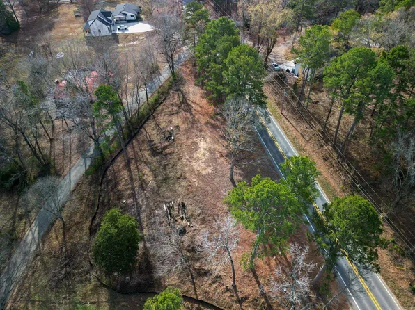 2211 Chatfield Rd, Benton, AR 72015