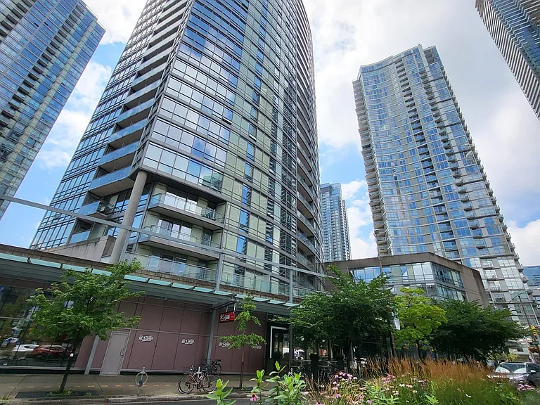 3 Navy Wharf Ct #2007 — Photo 1