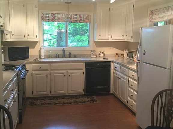 4th image of 193 Shakespeare Dr