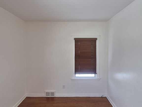 3rd image of 17 Hanes St