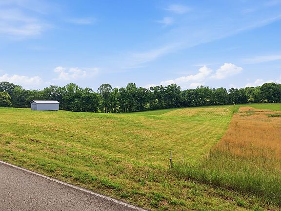 2nd image of 1915 Indian Mound Rd