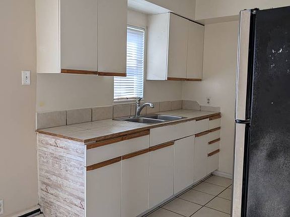 4th image of 12003 Edge St #4