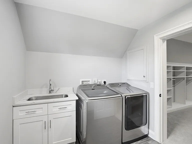 678 Canterbury Dr — Photo 22