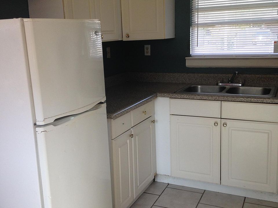 1st image of 711 Seine Way