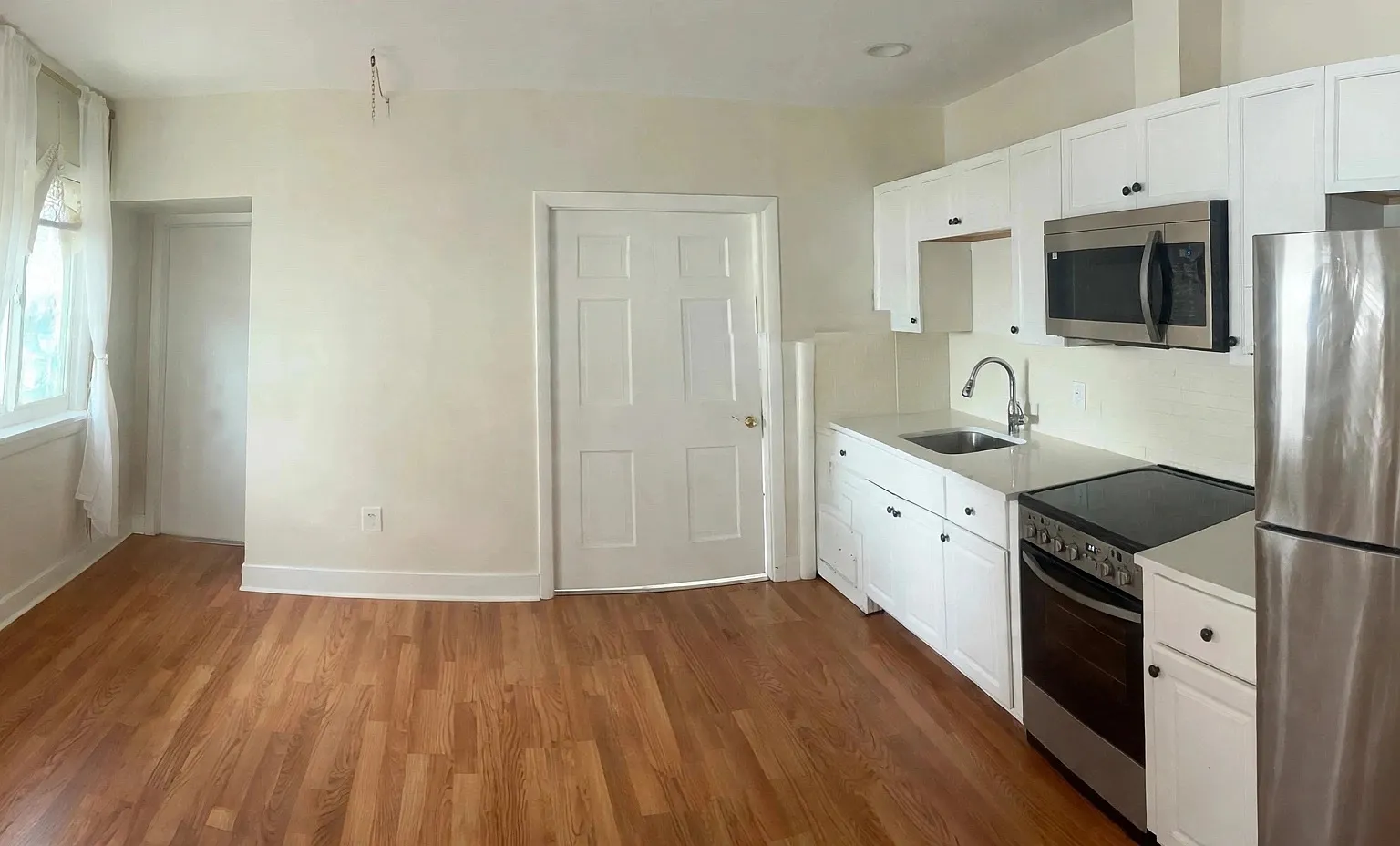 2 bed, 750 sqft, $2,700 — Photo 3