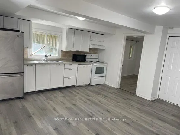 257 Parkwood Ave, Georgina, ON L4P 2X2