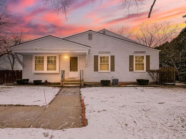 33502 Bayview Dr, Chesterfield, MI 48047
