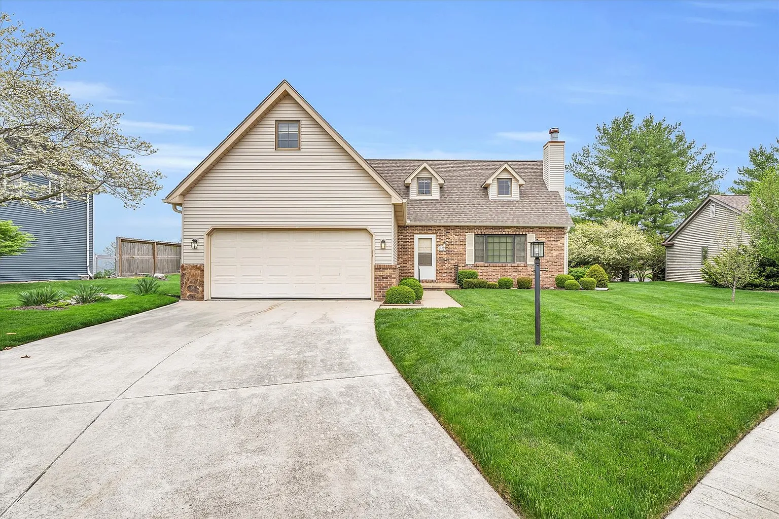 2506 Applewood Rd photo 1