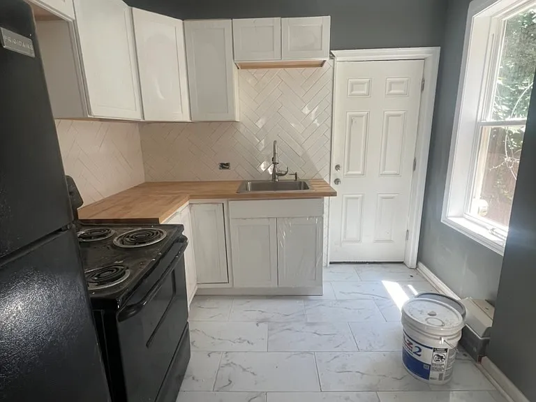 1307 Hanson St — Photo 5