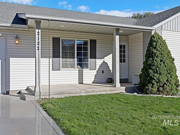 4th image of 2122 Bitterbrush Ct