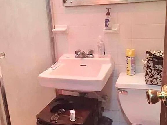 5th image of 326 E 82nd St APT 5D