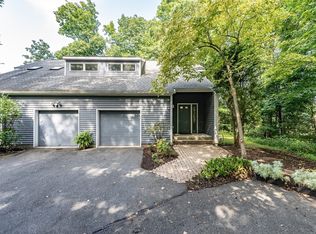 420 Fairway Vlg #420, Leeds, MA 01053