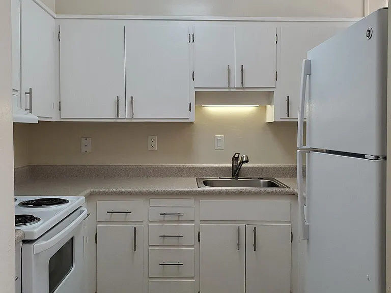 130 Arch St — Photo 13
