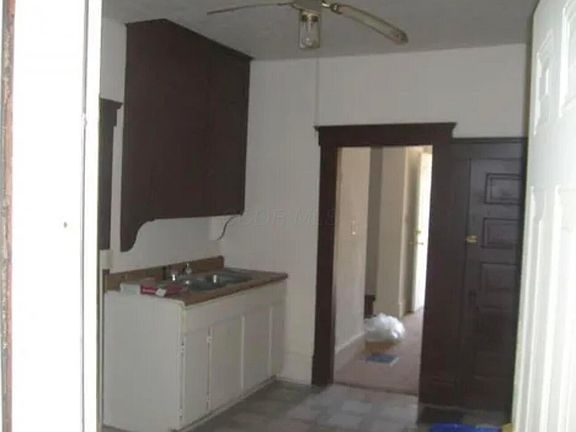 3rd image of 433 Oakwood Ave