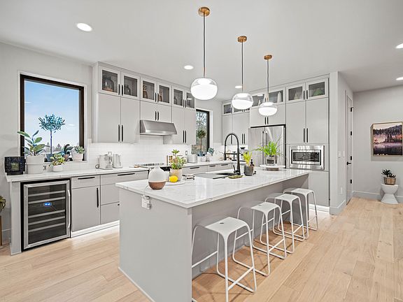 4th image of 61579 SW Riverwalk Ln