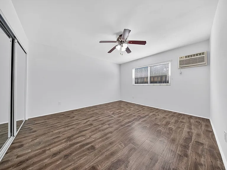 10736 Magnolia Blvd — Photo 29