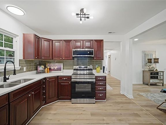 5th image of 3904 Old Farm Rd