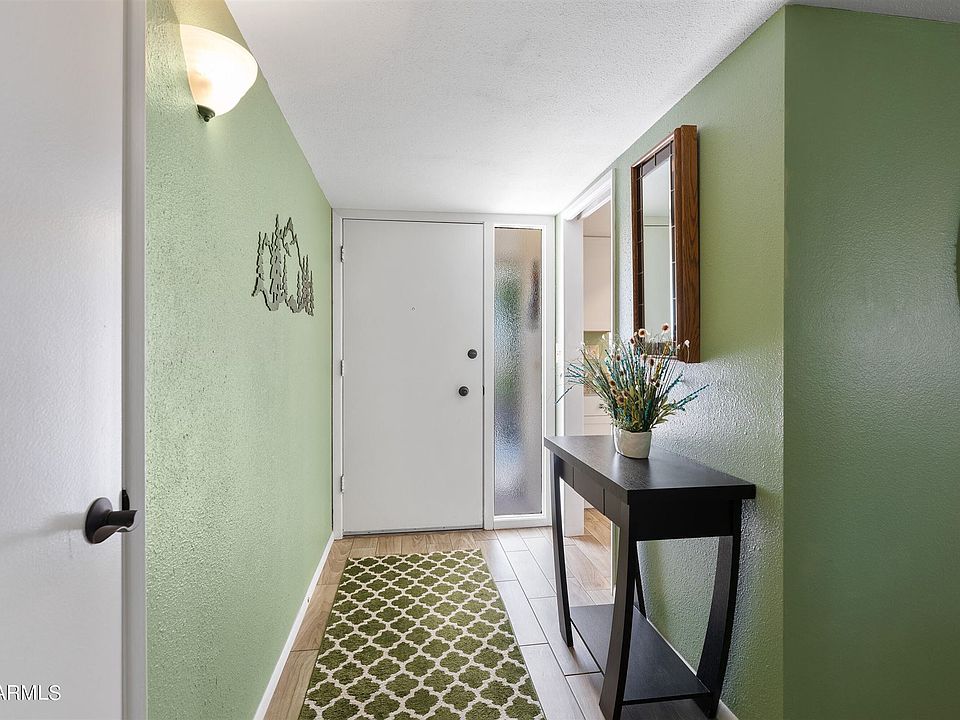 1st image of 10220 W Kingswood Cir