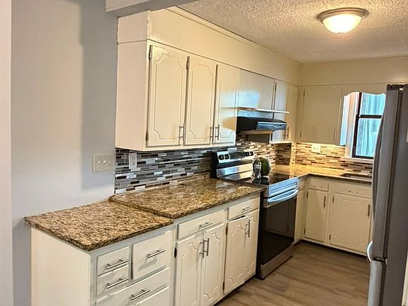 2nd image of 17 Dow St APT 2