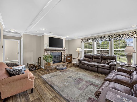 2nd image of 127 Mirage Dr