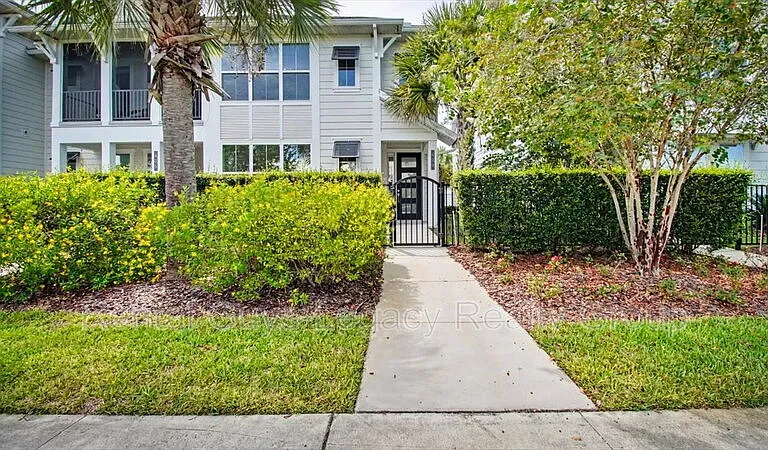409 Crestview Dr — Photo 1