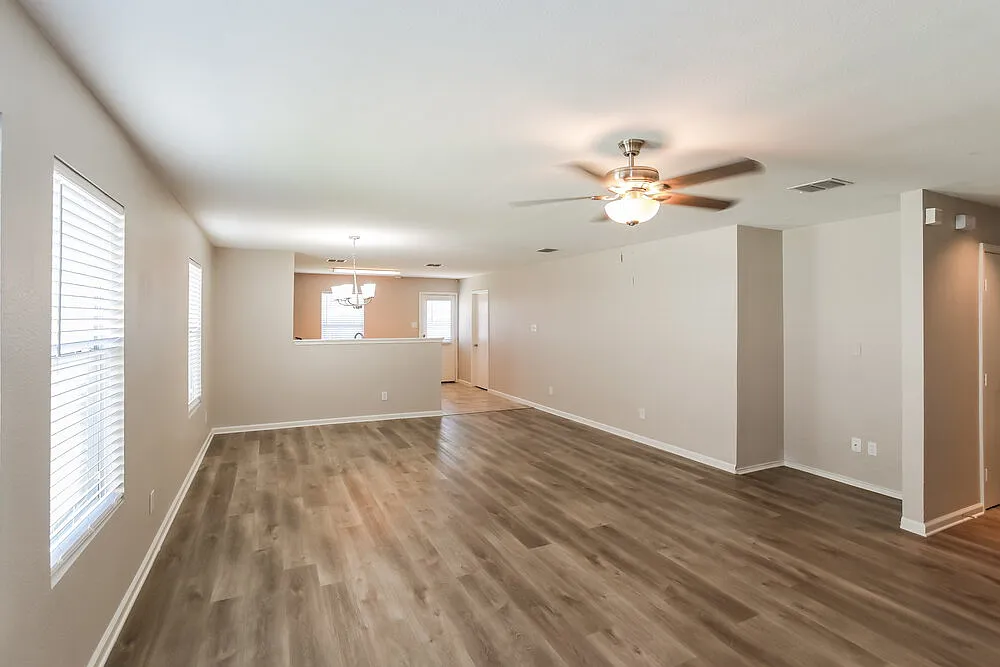 3 bed, 2.0 bath, 1576 sqft, $1,975 — Photo 3