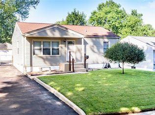 105 Du Bourg Ln, Florissant, MO 63031