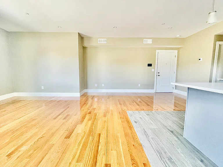 495 Geneva Ave #8 — Photo 7