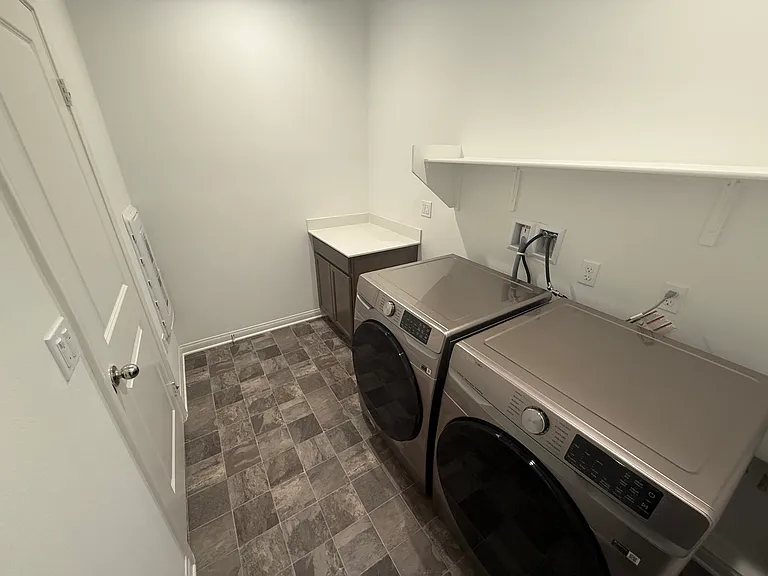 4212 Larchwood Ln — Photo 12