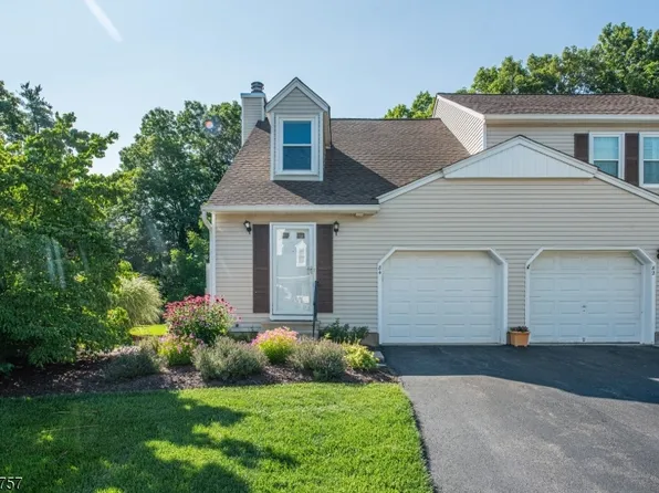 84 Carriage Ln, Newton Town, NJ 07860