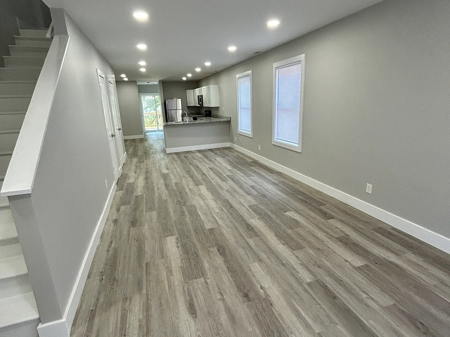 2875 N Dearborn St — Photo 3