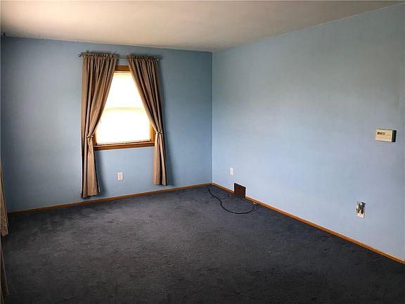 5th image of 931 E 41st St